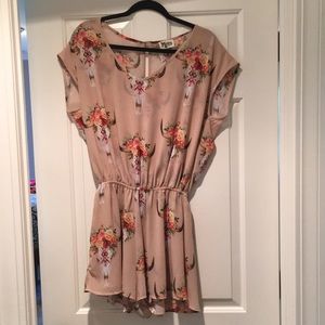 Show me your mumu rowdy romper. M